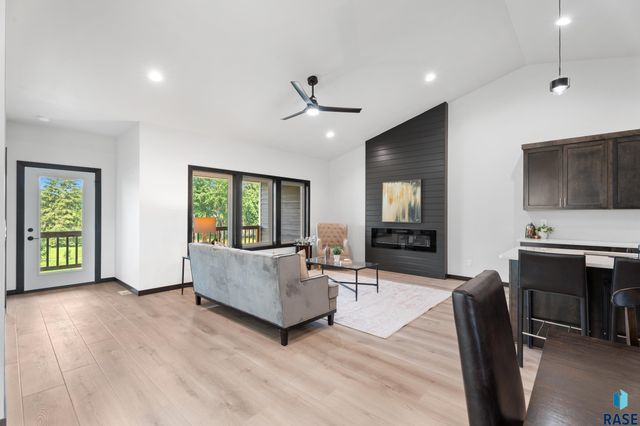 1113 S Foss Ave Avenue, Sioux Falls, SD 57110