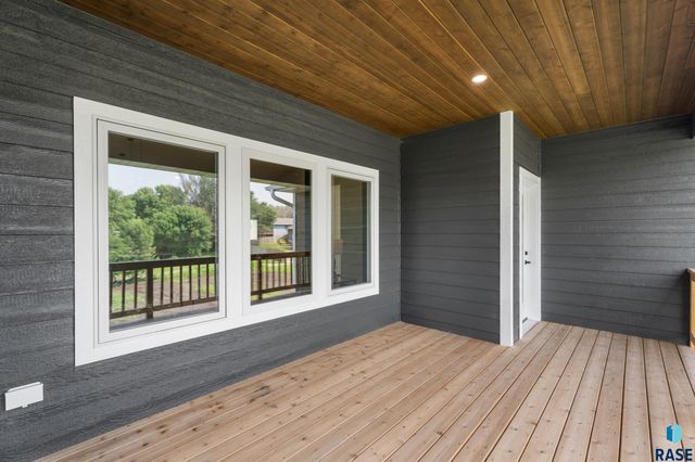 1113 S Foss Ave Avenue, Sioux Falls, SD 57110