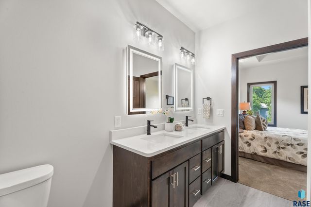 1113 S Foss Ave Avenue, Sioux Falls, SD 57110