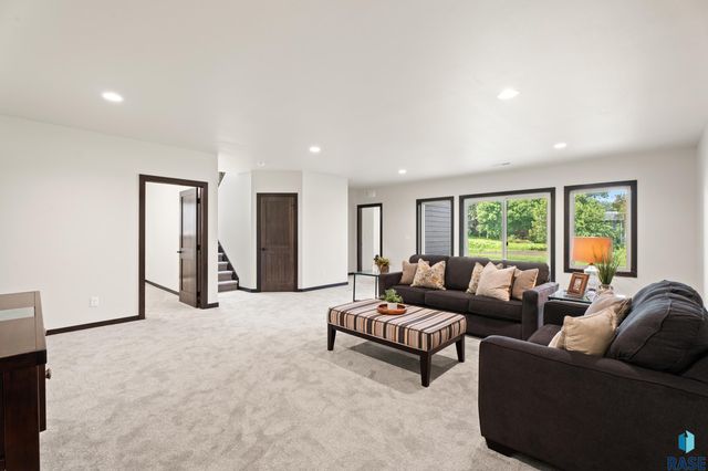 1113 S Foss Ave Avenue, Sioux Falls, SD 57110