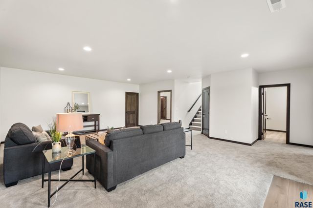 1113 S Foss Ave Avenue, Sioux Falls, SD 57110