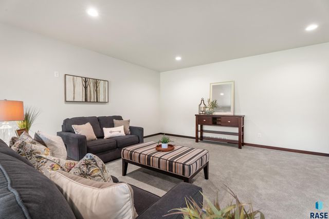 1113 S Foss Ave Avenue, Sioux Falls, SD 57110