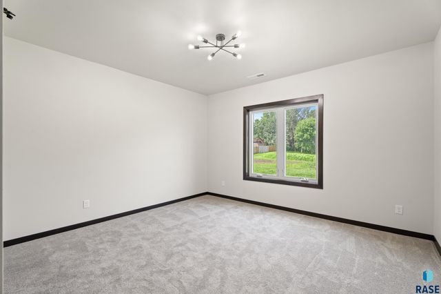 1113 S Foss Ave Avenue, Sioux Falls, SD 57110