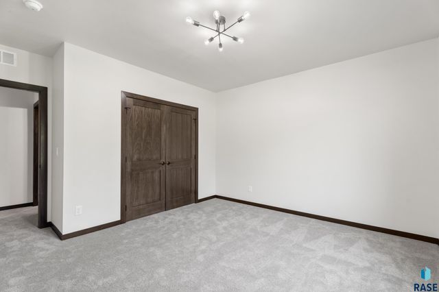 1113 S Foss Ave Avenue, Sioux Falls, SD 57110