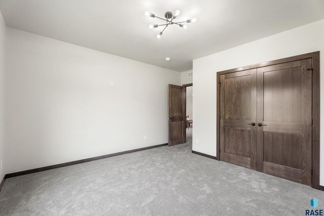 1113 S Foss Ave Avenue, Sioux Falls, SD 57110