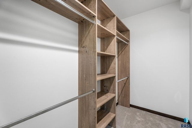 1113 S Foss Ave Avenue, Sioux Falls, SD 57110