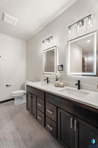 1113 S Foss Ave Avenue, Sioux Falls, SD 57110