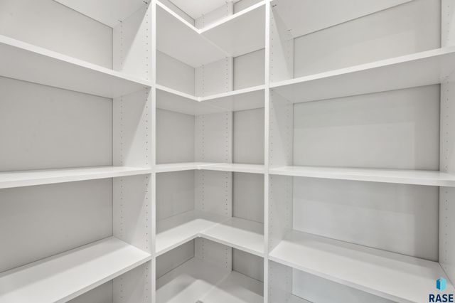 1113 S Foss Ave Avenue, Sioux Falls, SD 57110