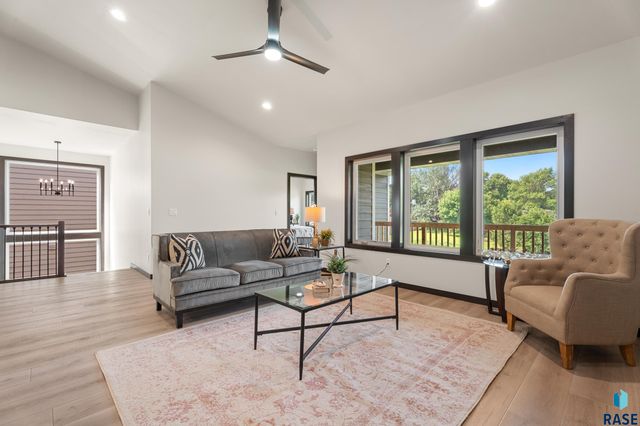 1113 S Foss Ave Avenue, Sioux Falls, SD 57110