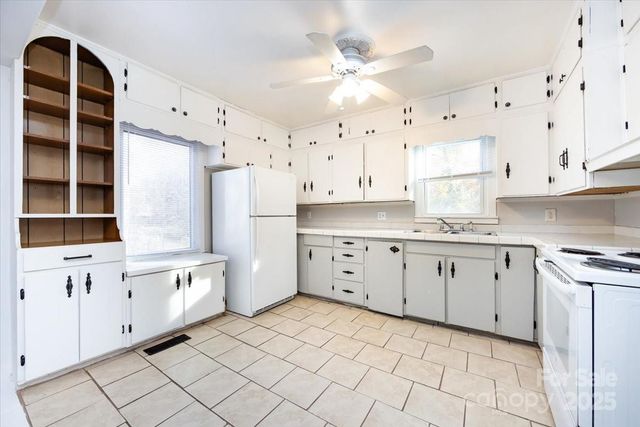 1027 Holland Avenue, Gastonia, NC 28052