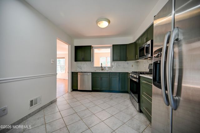 214 Paddington Court 6-4, Manalapan, NJ 07726