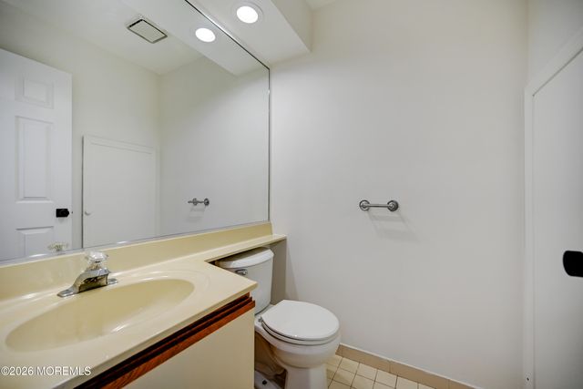 214 Paddington Court 6-4, Manalapan, NJ 07726