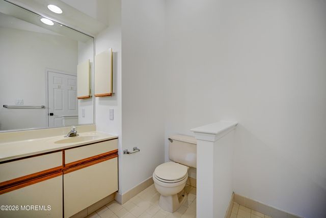 214 Paddington Court 6-4, Manalapan, NJ 07726