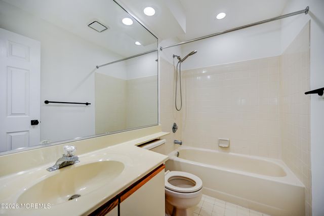 214 Paddington Court 6-4, Manalapan, NJ 07726