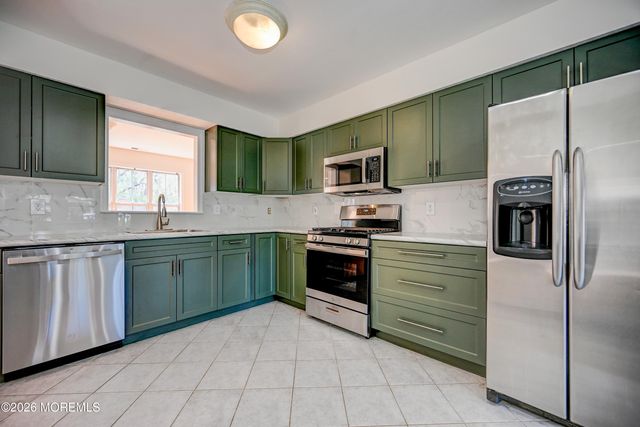 214 Paddington Court 6-4, Manalapan, NJ 07726