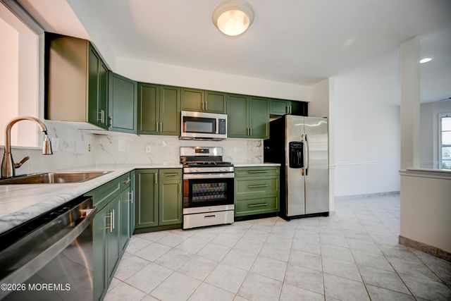 214 Paddington Court 6-4, Manalapan, NJ 07726