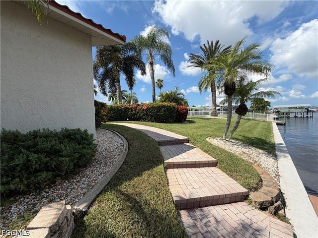 1957 SE 36th ST, Cape Coral, FL 33904