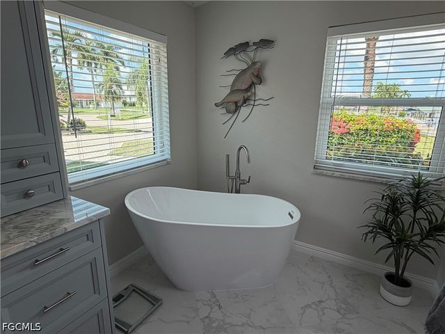 1957 SE 36th ST, Cape Coral, FL 33904