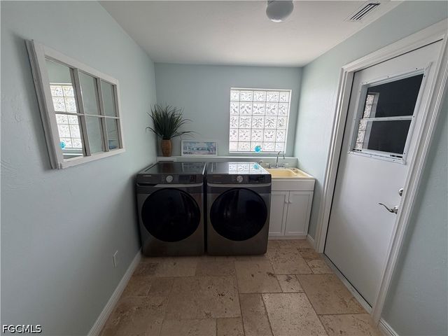 1957 SE 36th ST, Cape Coral, FL 33904