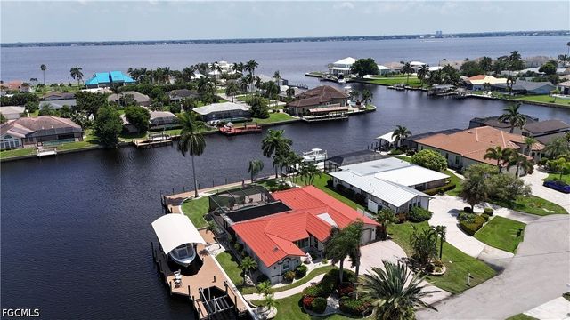 1957 SE 36th ST, Cape Coral, FL 33904
