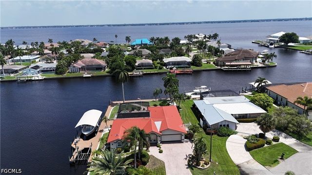 1957 SE 36th ST, Cape Coral, FL 33904