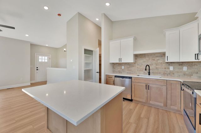 118 E Poplar Ct, Goddard, KS 67052