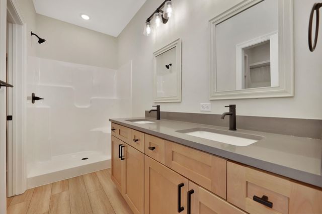 118 E Poplar Ct, Goddard, KS 67052