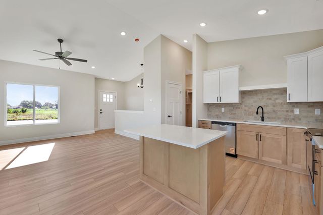 118 E Poplar Ct, Goddard, KS 67052