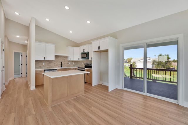 118 E Poplar Ct, Goddard, KS 67052