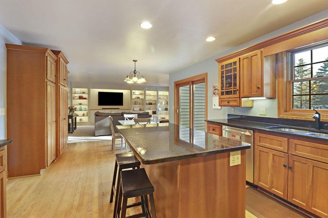 1100 Cooper Hawk DRIVE, Burlington, WI 53105