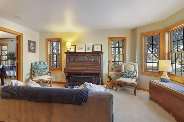 1100 Cooper Hawk DRIVE, Burlington, WI 53105