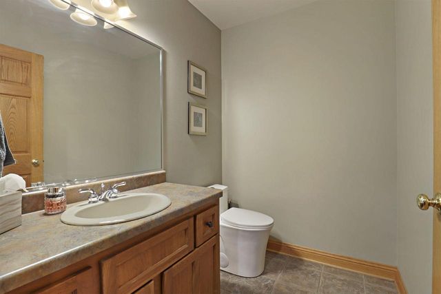 1100 Cooper Hawk DRIVE, Burlington, WI 53105