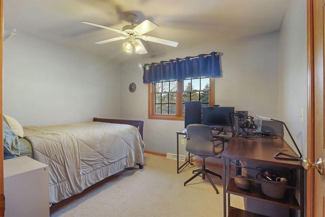 1100 Cooper Hawk DRIVE, Burlington, WI 53105