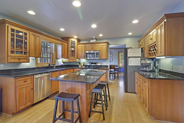 1100 Cooper Hawk DRIVE, Burlington, WI 53105