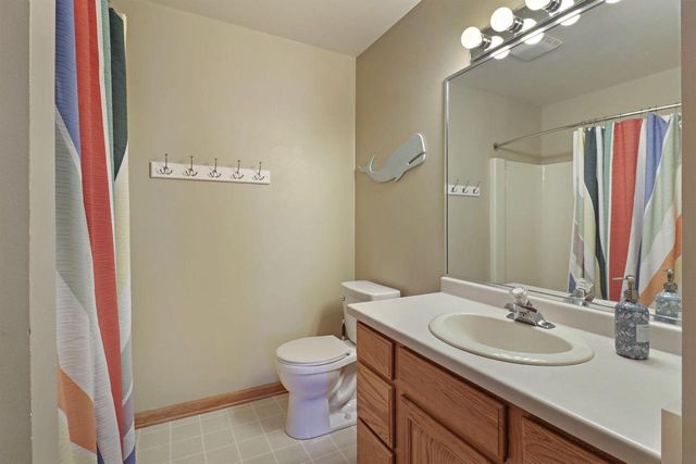 1100 Cooper Hawk DRIVE, Burlington, WI 53105