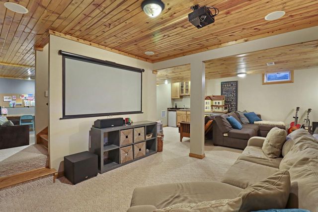 1100 Cooper Hawk DRIVE, Burlington, WI 53105