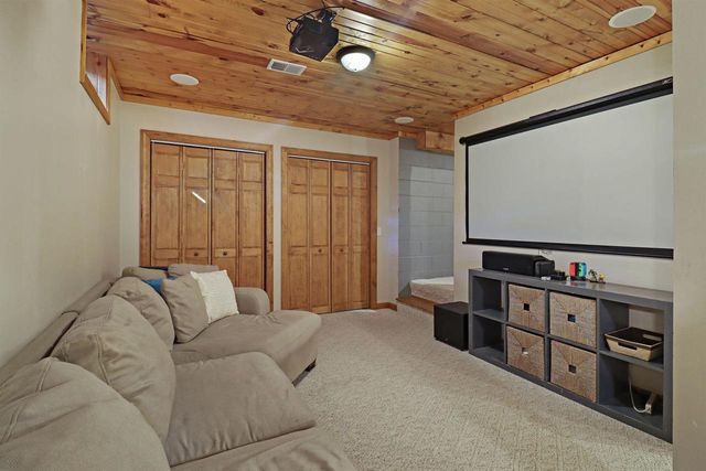 1100 Cooper Hawk DRIVE, Burlington, WI 53105