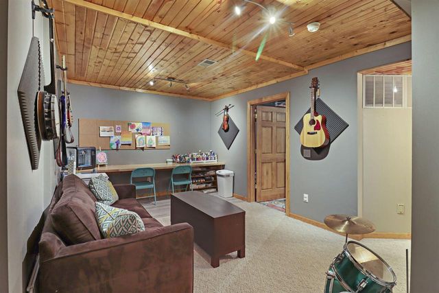 1100 Cooper Hawk DRIVE, Burlington, WI 53105