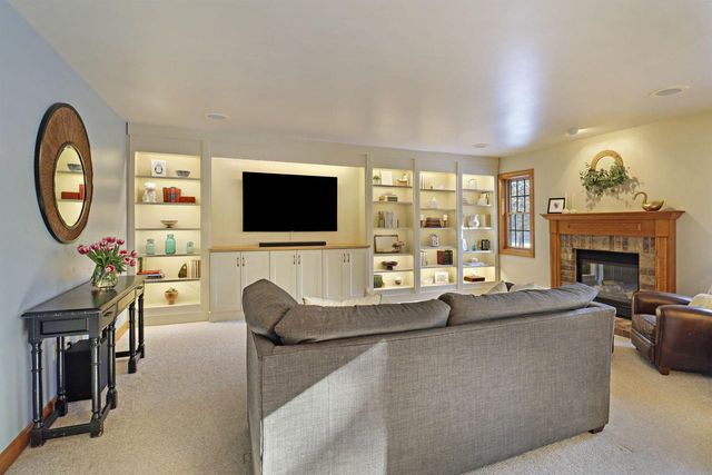 1100 Cooper Hawk DRIVE, Burlington, WI 53105