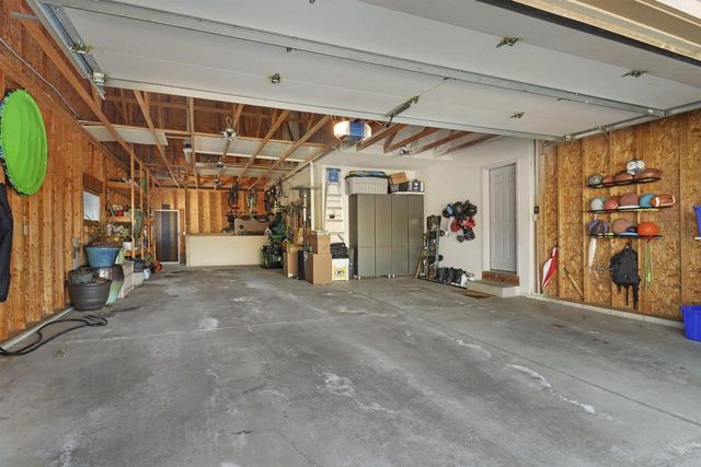 1100 Cooper Hawk DRIVE, Burlington, WI 53105