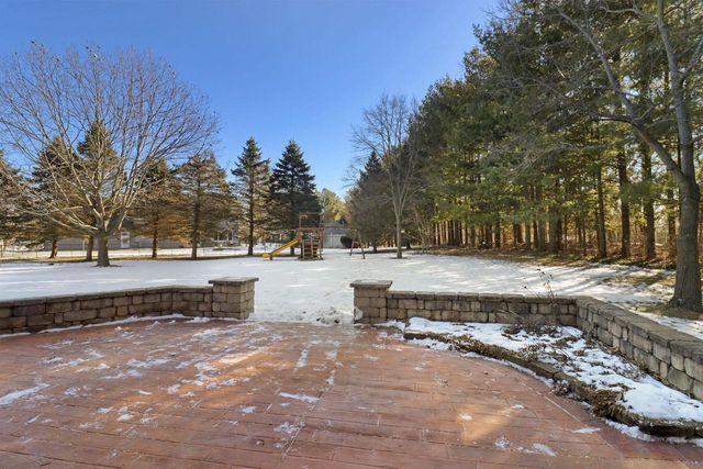 1100 Cooper Hawk DRIVE, Burlington, WI 53105