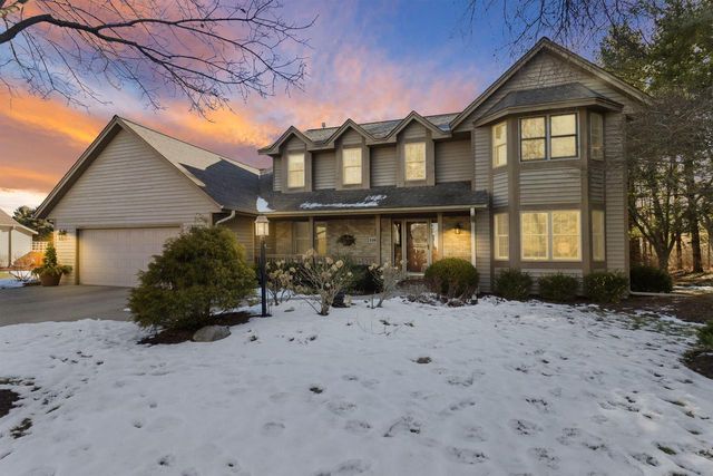 1100 Cooper Hawk DRIVE, Burlington, WI 53105