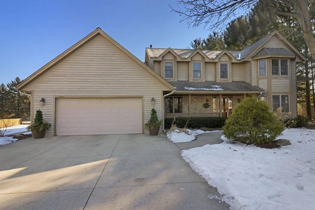 1100 Cooper Hawk DRIVE, Burlington, WI 53105