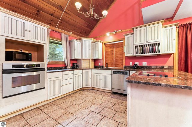 6690 N 39 Road, Manton, MI 49663