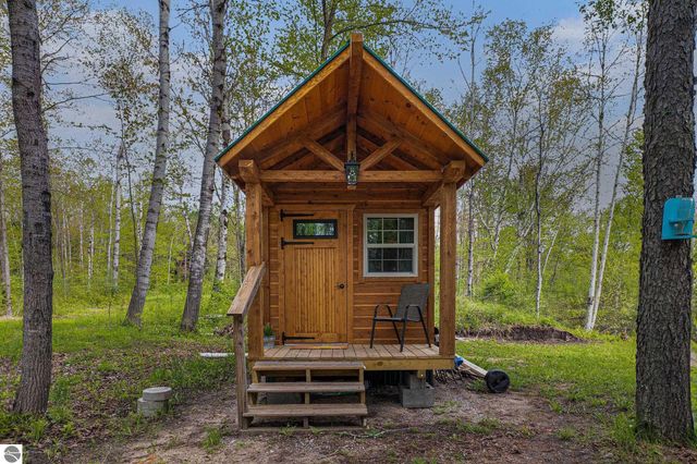 6690 N 39 Road, Manton, MI 49663