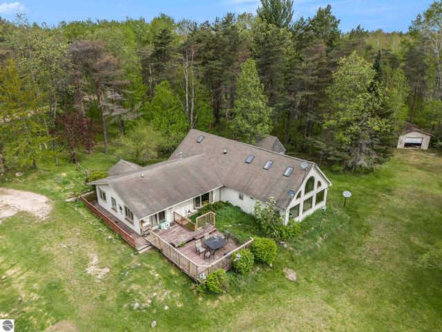 6690 N 39 Road, Manton, MI 49663