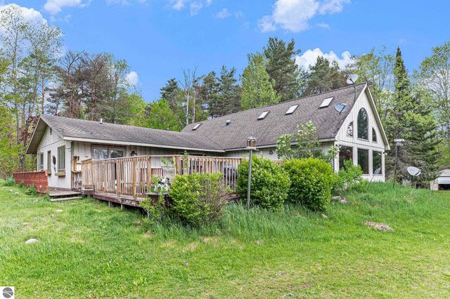 6690 N 39 Road, Manton, MI 49663