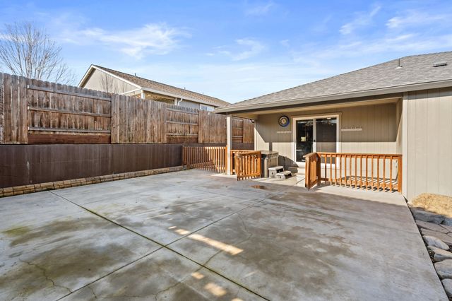 925 Sellwood Drive, Eagle Point, OR 97524