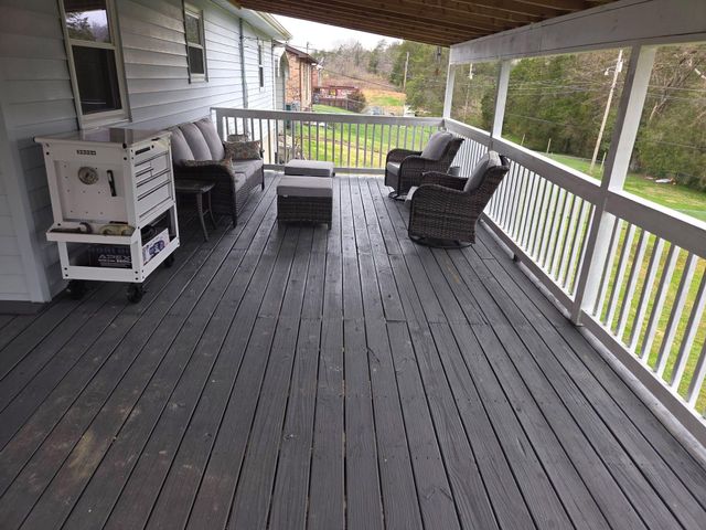 330 Whispering Woods Drive, Irvine, KY 40336