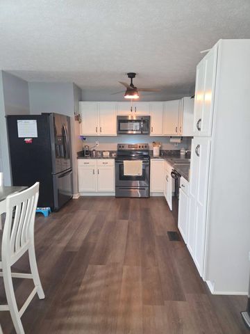 330 Whispering Woods Drive, Irvine, KY 40336